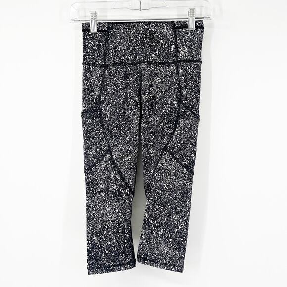 Lululemon Outrun 17" Crop Leggings in Splatter White Black / Black - Picture 2 of 6